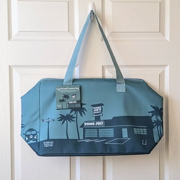 💙 Trader Joe’s large Dusty Blue Insulated Bag- New w/ Tag - Picture 2 of 7